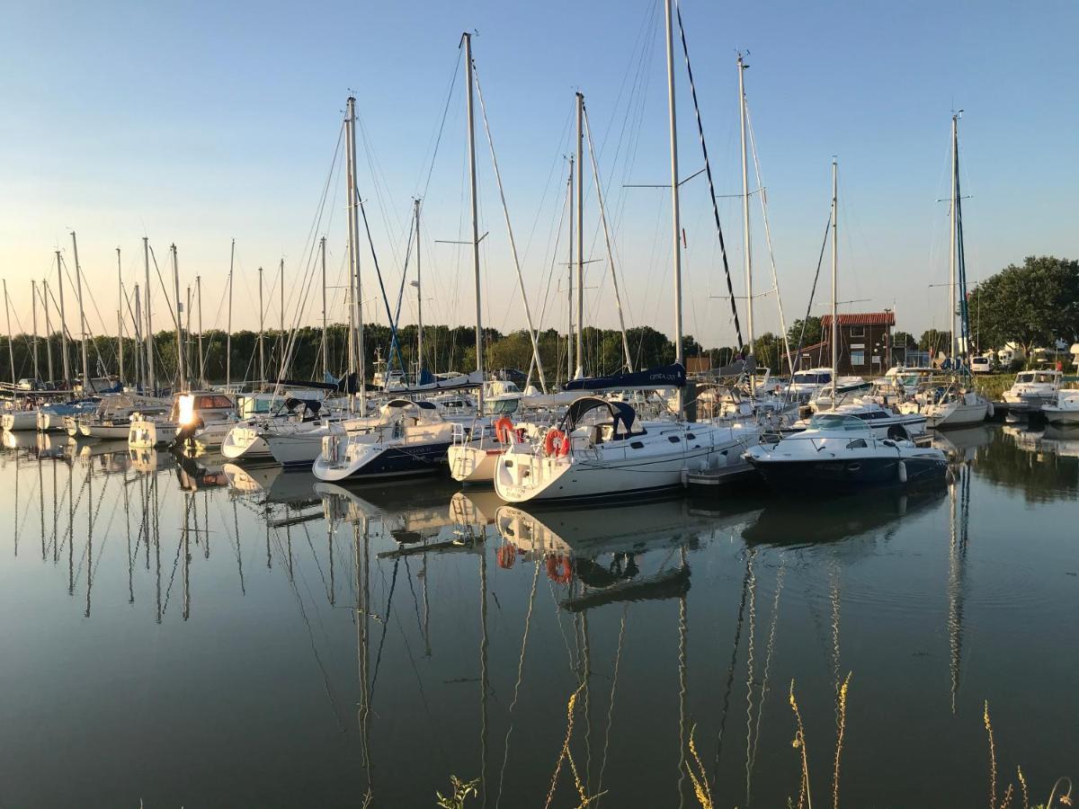 Mobil Home Avec Spacieuse Terrasse A Meschers Proche De Royan Екстер'єр фото